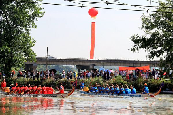 邵东第二届龙舟大赛吸引众多游客观看