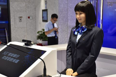 “5G+智能银行”落户北京 现美女机器人柜员
