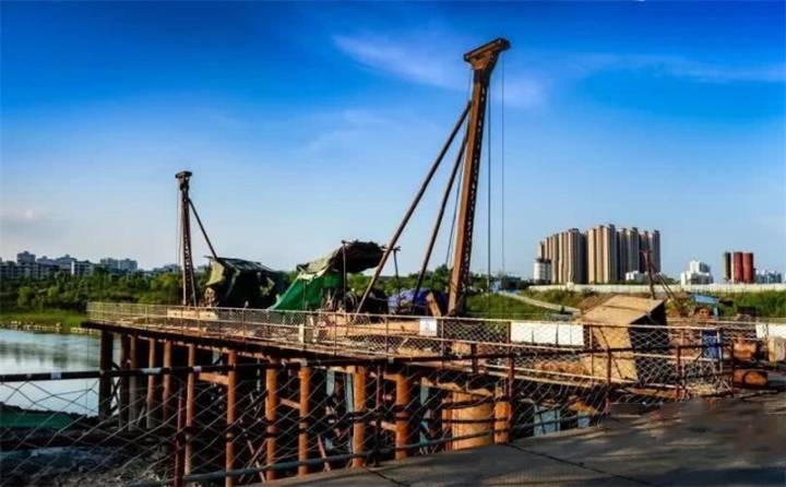 邵阳市区桃花桥火热建设中 计划明年6月通车