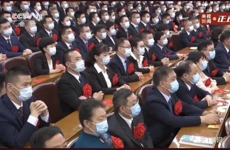隆回县人民医院感控科副主任、副主任护师张小红（女）（图第二排左三）在参