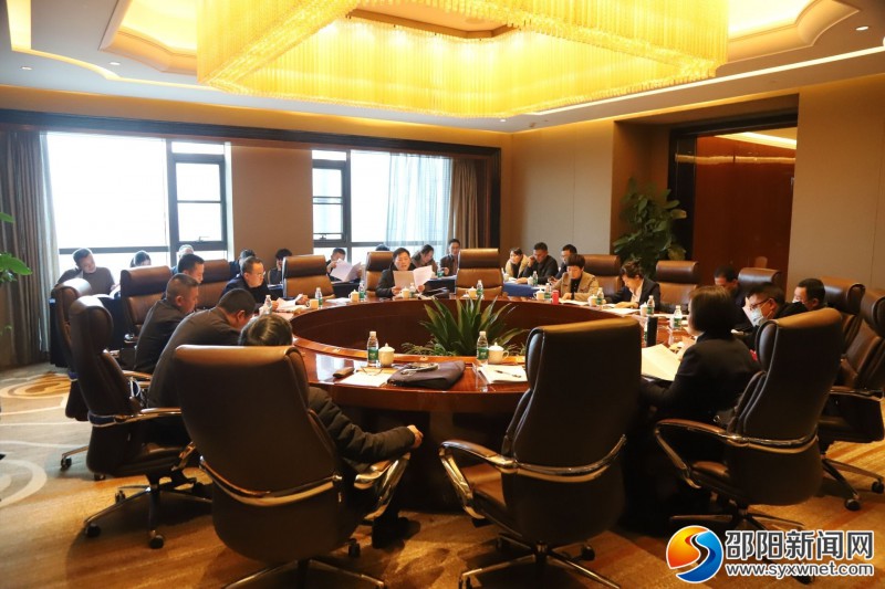 政协委员分组讨论 鞠晓阳参加第一小组讨论