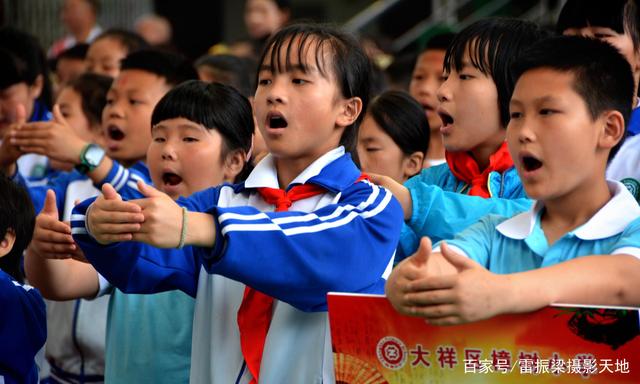 樟树小学2021年“传承经典颂党恩 童心向党迎百年”庆“六一”文艺汇演场景。