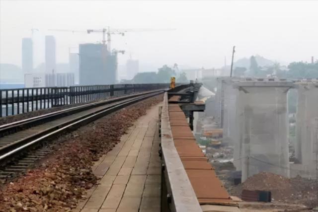 湖南又迎来一高铁，定位于呼南铁路重要组成部分，将在明年动工