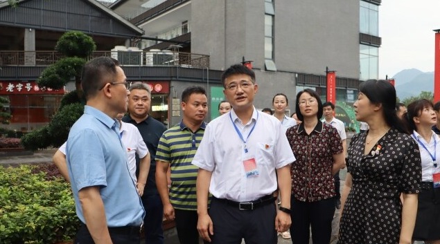 于金旺在新宁县参加所在市人大代表小组主题活动并走访慰问党员