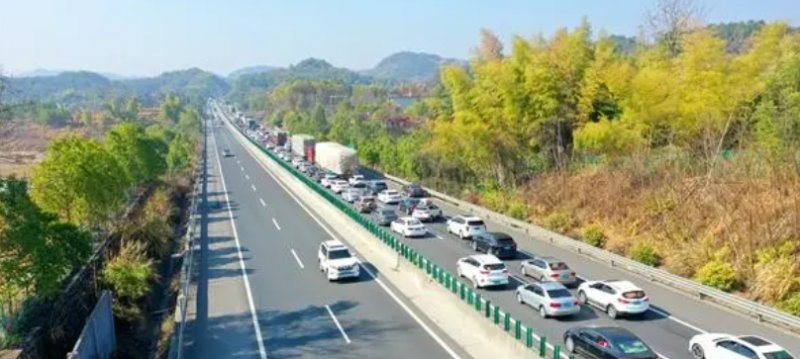 春运首日，邵阳高速路面车流量6万余辆
