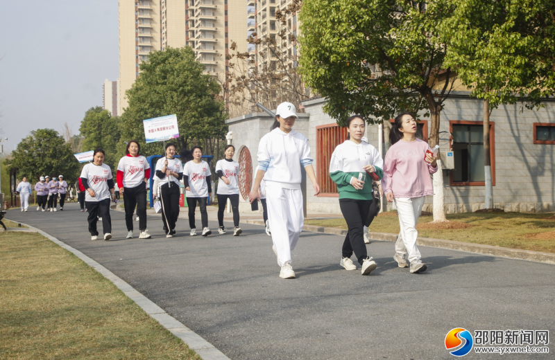 邵阳市举行创建全国文明城市全民健身暨“三八” 国际妇女节健步走红石榴专场活动
