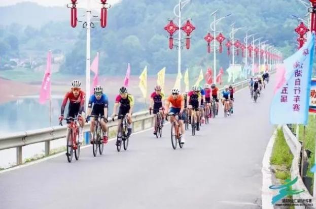 在邵阳县举行的自行车赛
